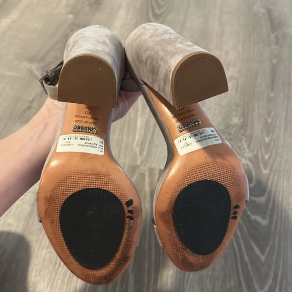 Schutz Women’s Sz 8‎ Enida Neutral Suede Ankle Strap Open Toe Chunky Block Heels - Picture 9 of 14